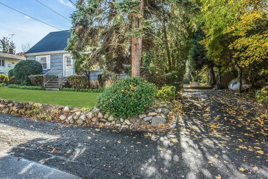 12 Violet Road, Bayville, NY 11709 - Image #3