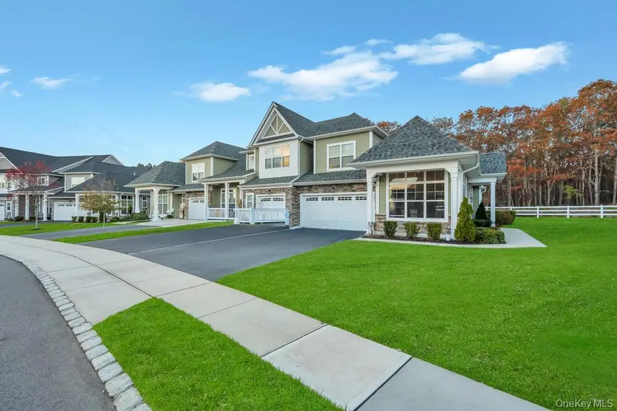 195 Belmont Circle, Yaphank, NY 11980 - Image #3