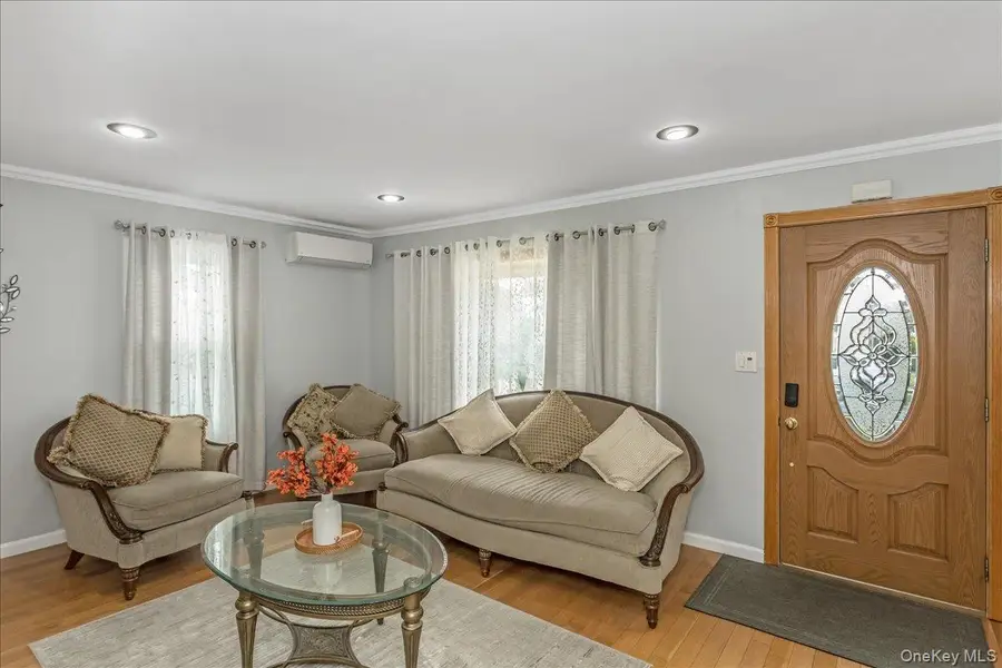 95 Norman Street, New Hyde Park, NY 11040 - Image #3