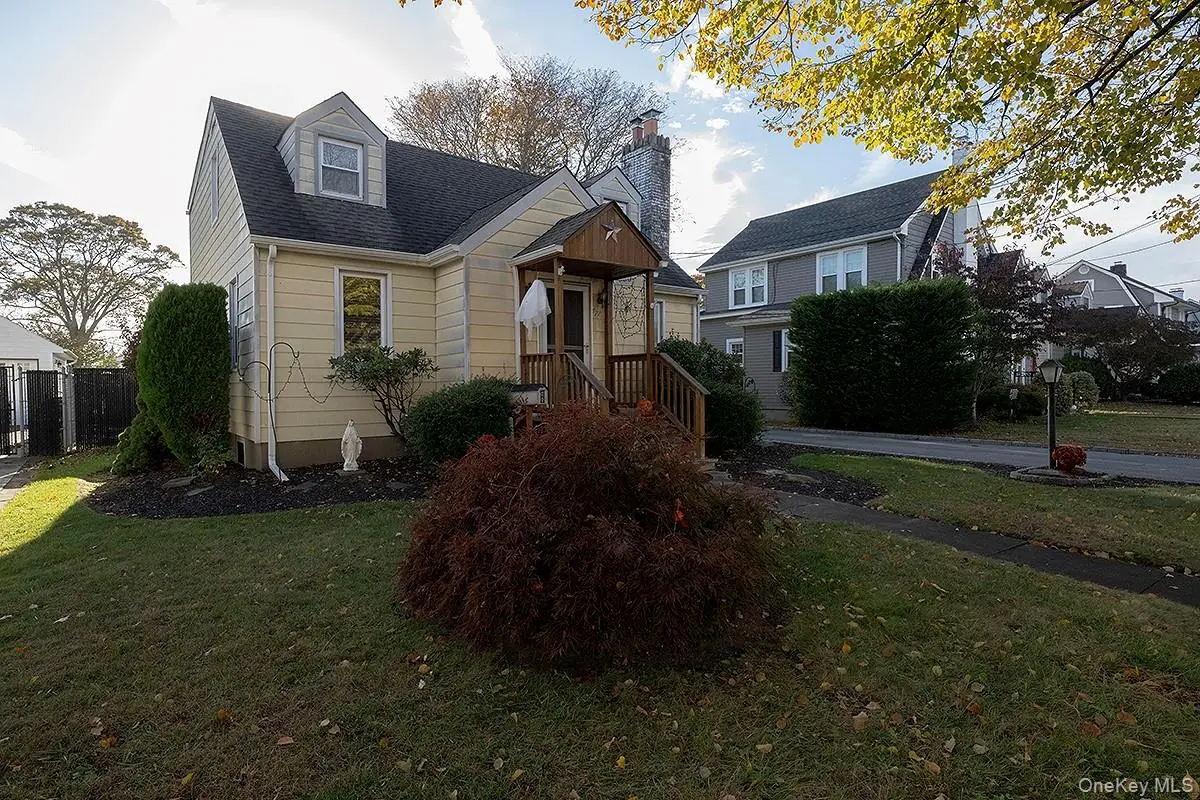 471 Windsor Place, Oceanside, NY 11572 - Image #1
