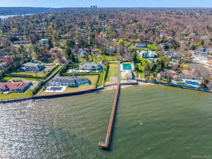 33 Harbour Road, Great Neck, NY 11024 - Image #3