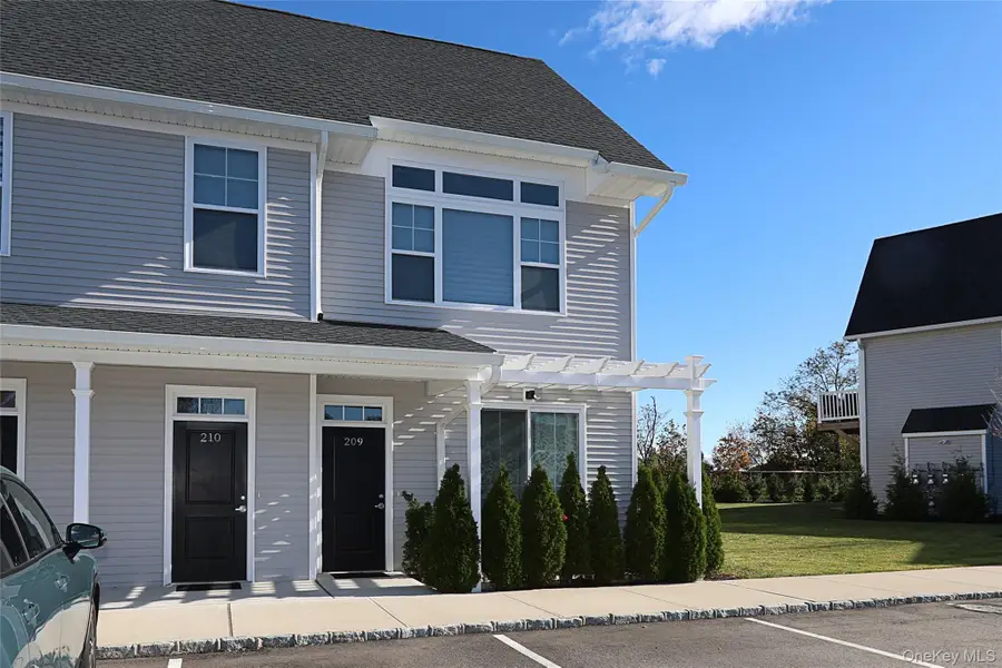 209 Breton Way, Glen Cove, NY 11542 - Image #2