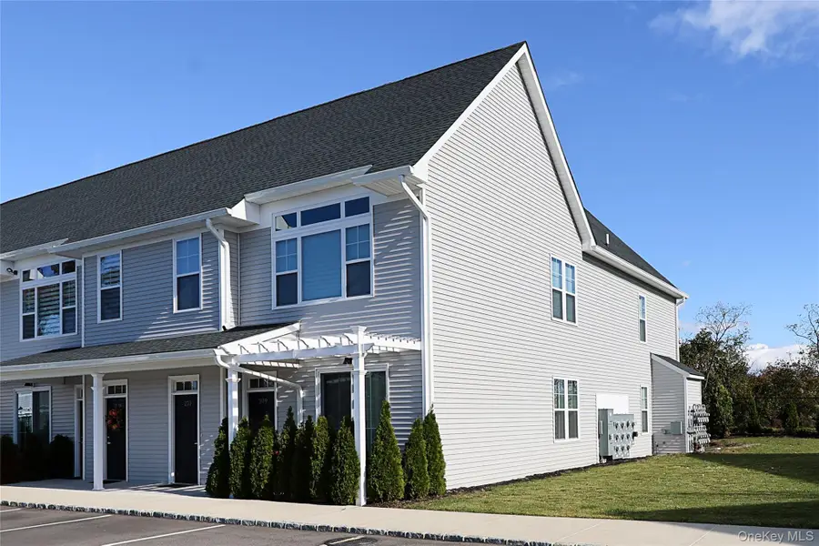 209 Breton Way, Glen Cove, NY 11542 - Image #3