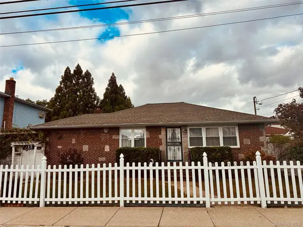 100 Memphis Avenue, Floral Park, NY 11001