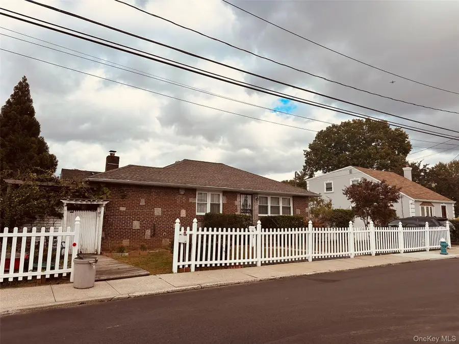 100 Memphis Avenue, Floral Park, NY 11001 - Image #3