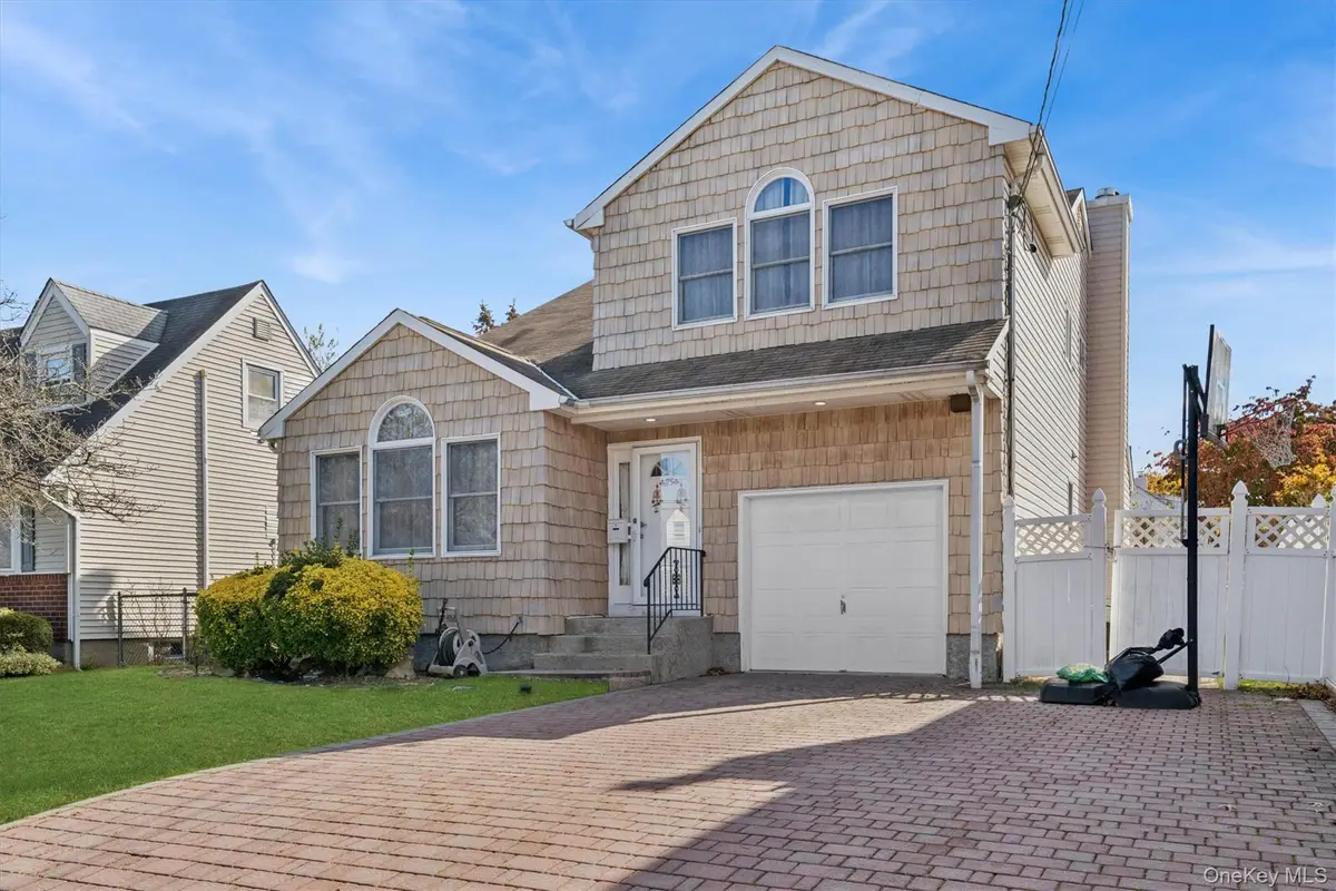 115 Schley Avenue, Albertson, NY 11507 - Image #1