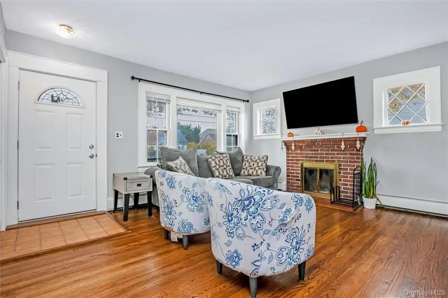 51 Castleton Court, Oceanside, NY 11572 - Image #3