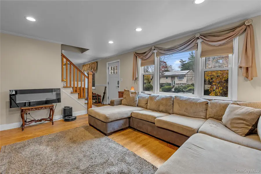 263 Melville Road, South Huntington, NY 11746 - Image #3