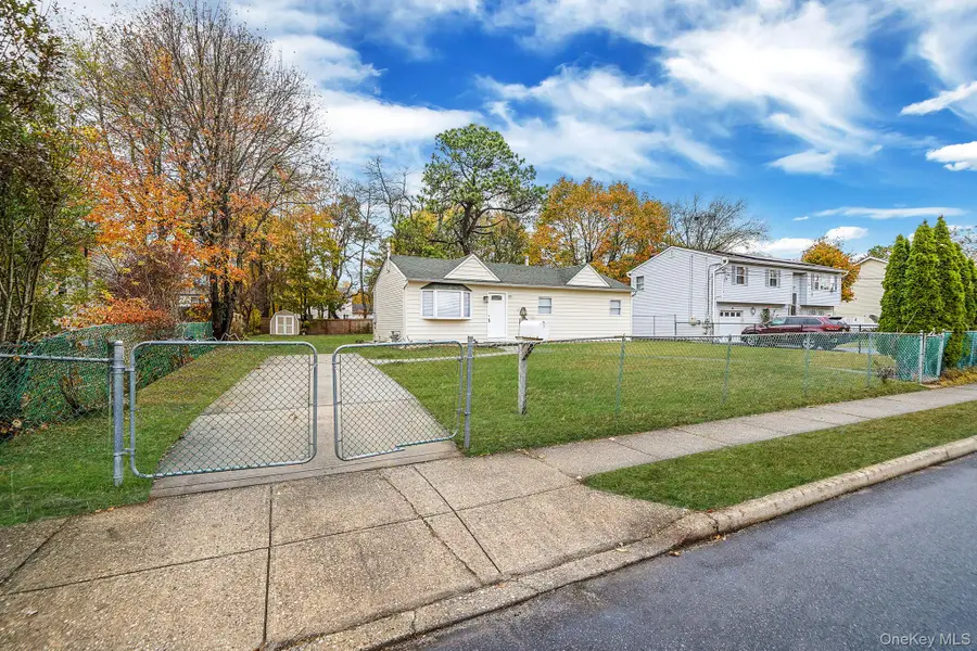 111 Merrill Street, Brentwood, NY 11717 - Image #3