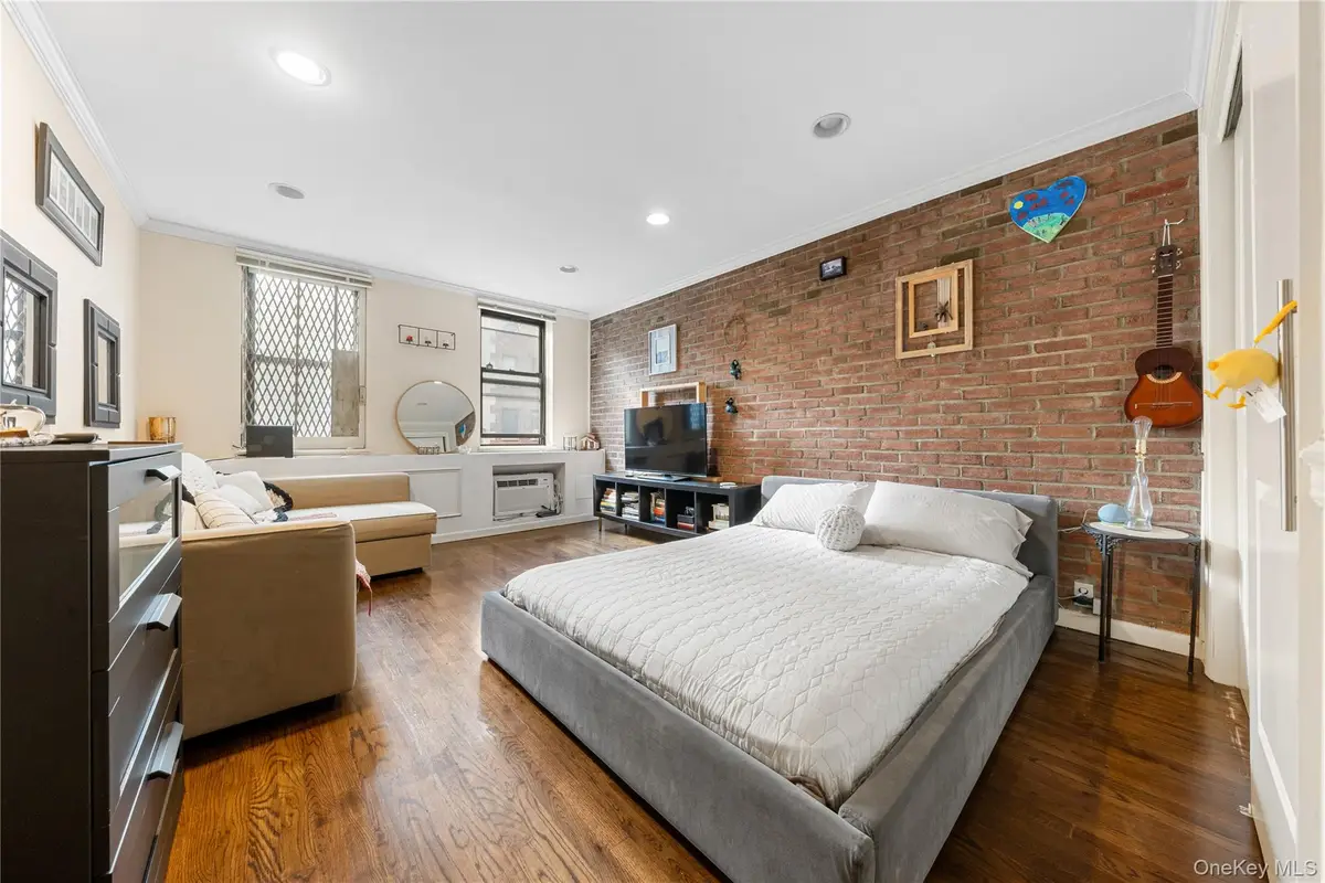 215 E 77th Street #4D, Manhattan, NY 10075 - Image #1