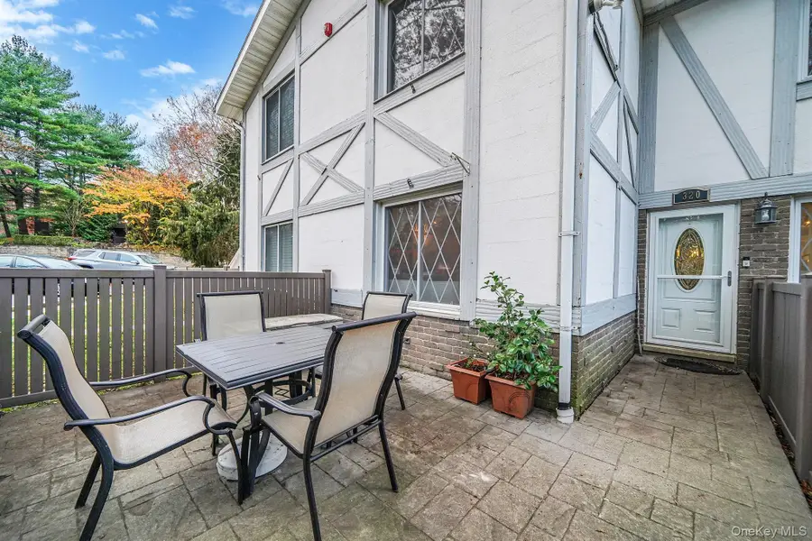 320 Woodland Court, Coram, NY 11727 - Image #3