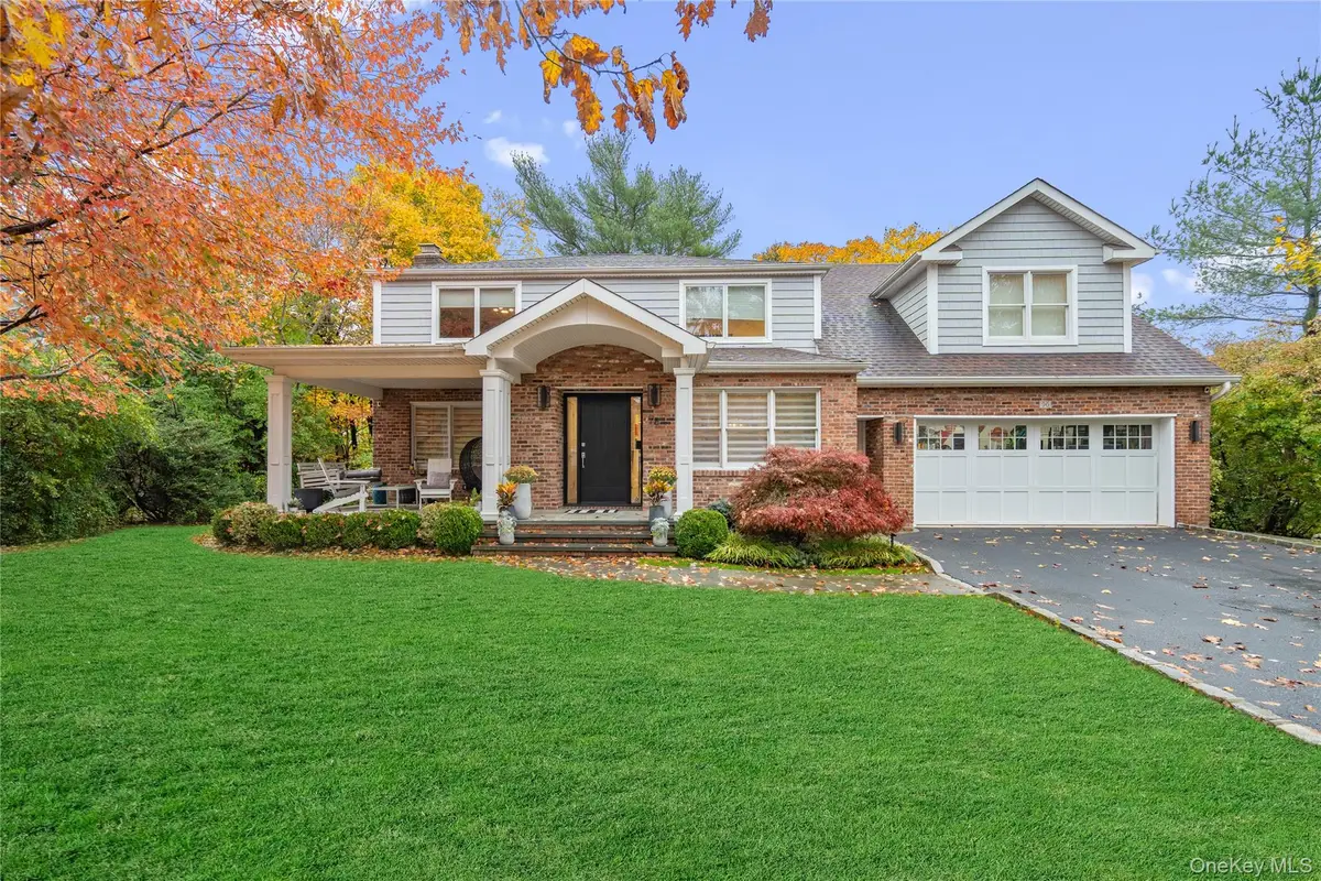 96 Oakdale Lane, Roslyn Heights, NY 11577 - Image #1