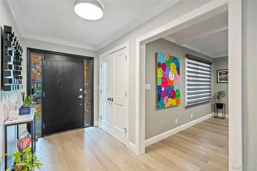 96 Oakdale Lane, Roslyn Heights, NY 11577 - Image #3