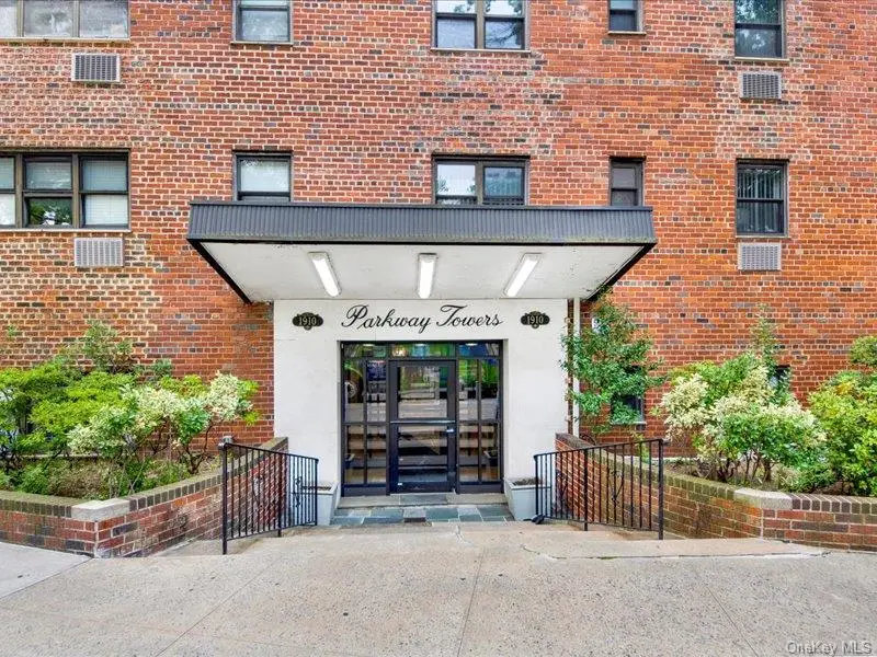 1910 S Pelham Parkway S #3G, Bronx, NY 10461 - Image #1