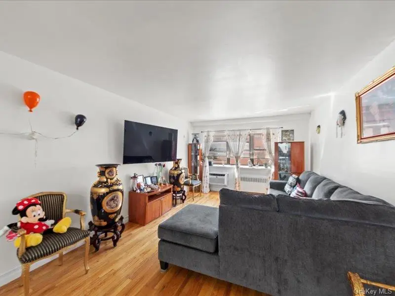 1910 S Pelham Parkway S #3G, Bronx, NY 10461 - Image #2