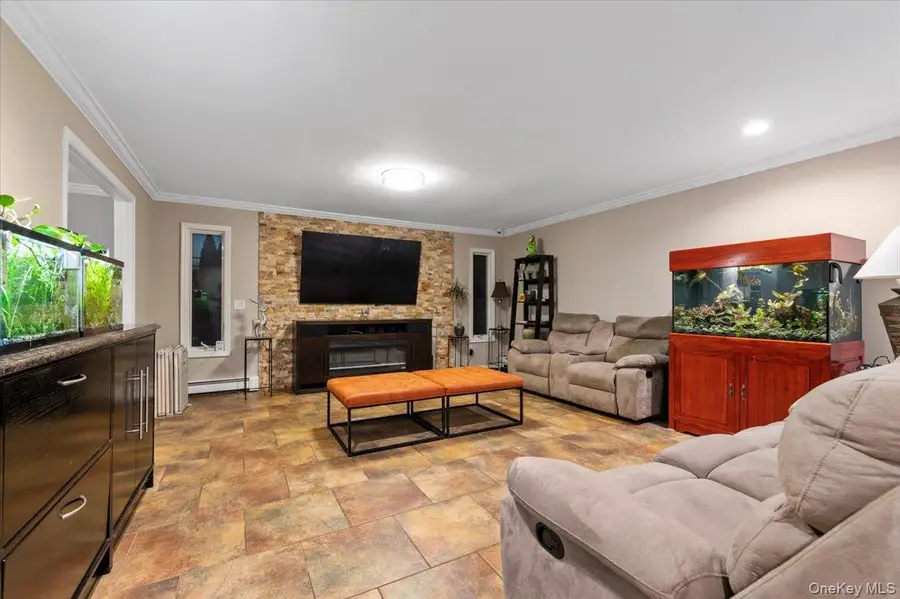 44 E End Avenue, Hicksville, NY 11801 - Image #3