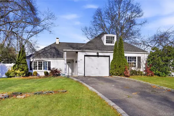 231 Sunflower Lane, Islandia, NY 11749