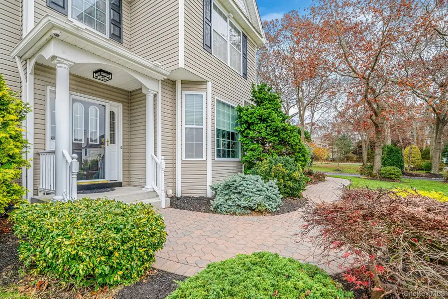 9 Paddock Lane, Medford, NY 11763 - Image #2