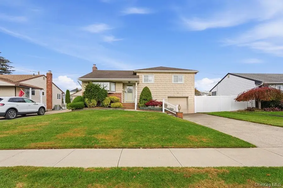 29 Lehigh Lane, Hicksville, NY 11801 - Image #3