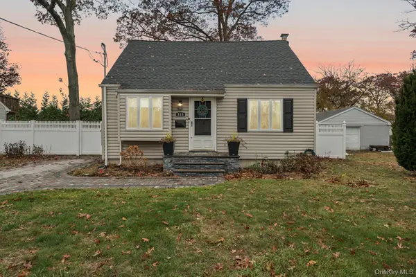 515 Mccall Avenue, West Islip, NY 11795