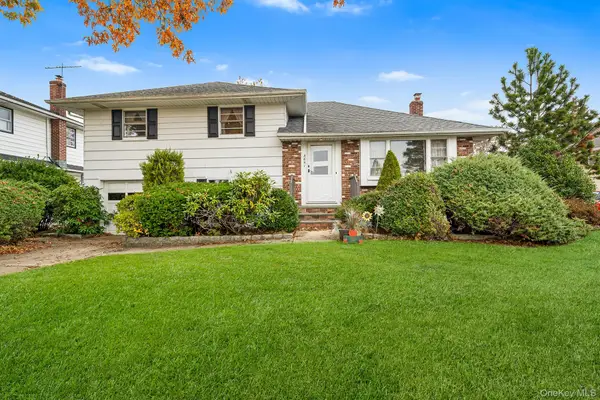 3651 Woodbridge Lane N, Wantagh, NY 11793