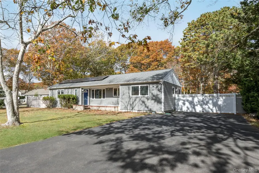 21 Woodridge Road, Hampton Bays, NY 11946 - Image #2