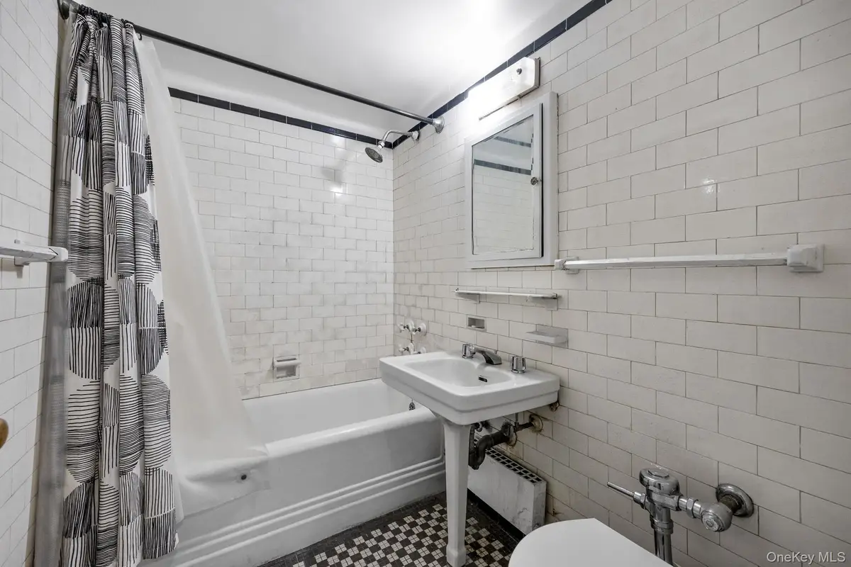 353 W 56th Street #2D, Manhattan, NY 10019 - Image #1
