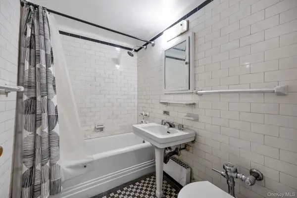 353 W 56th Street #2D, New York (Manhattan), NY 10019