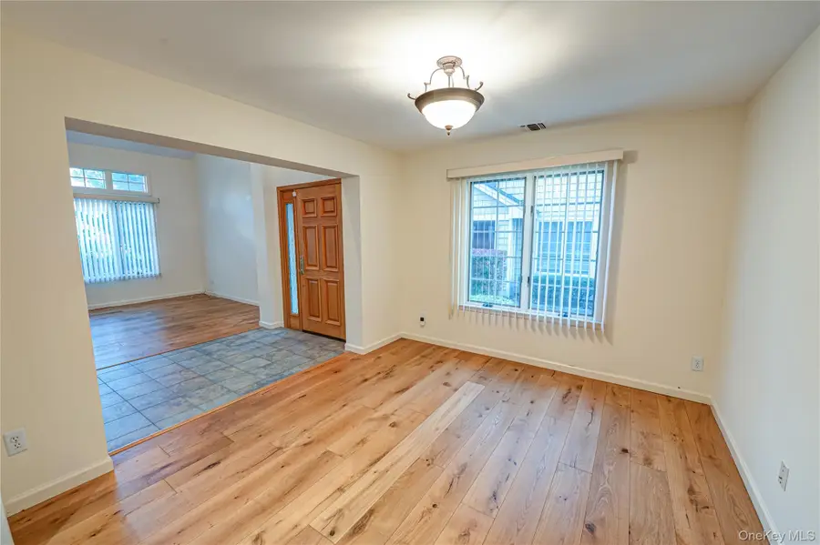 4 Cedar Ridge Lane, Bay Shore, NY 11706 - Image #3