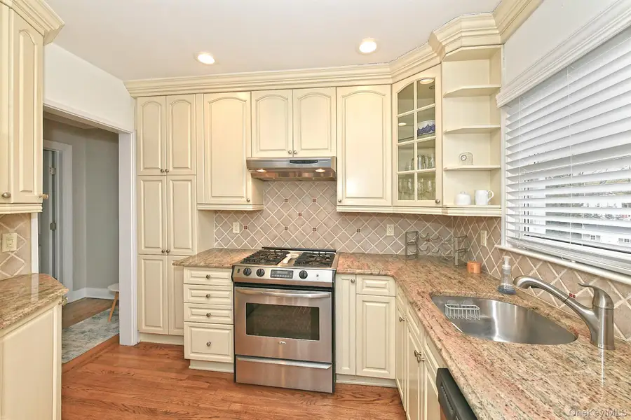 20 Gibson Avenue #3D, Huntington, NY 11743 - Image #3