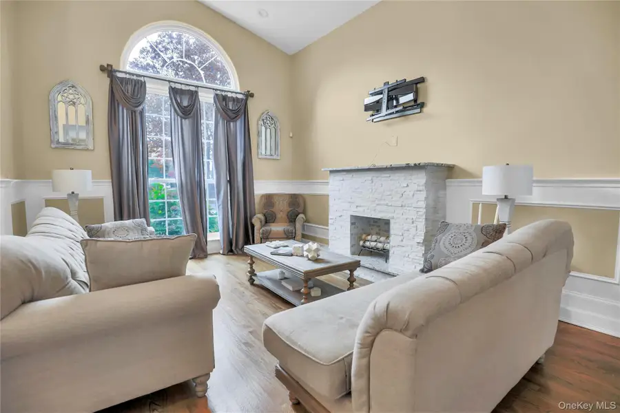 7 Sweet Briar Path, Lake Grove, NY 11755 - Image #3