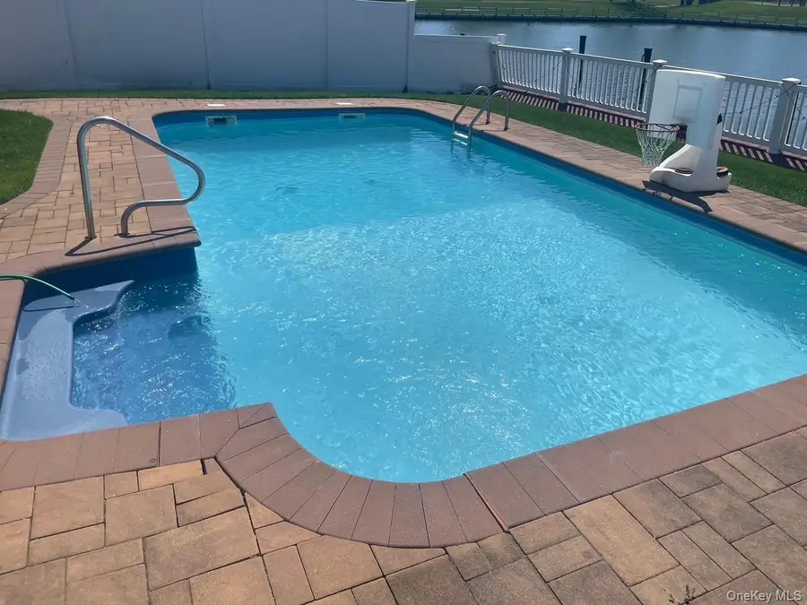 2848 Clubhouse Road, Merrick, NY 11566 - Image #2