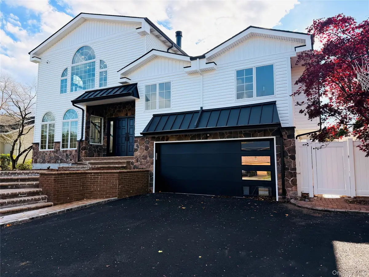 65 Mellow Ln, Jericho, NY 11753 - Image #1