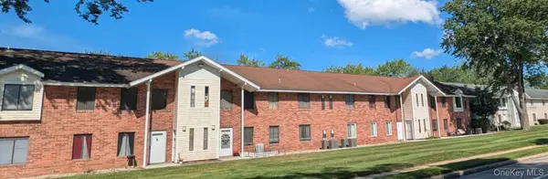 10 Aspen Court, Coram, NY 11727