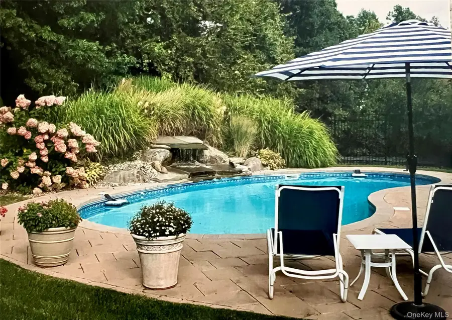 106 Fox Hill Run, Rock Tavern, NY 12575 - Image #2