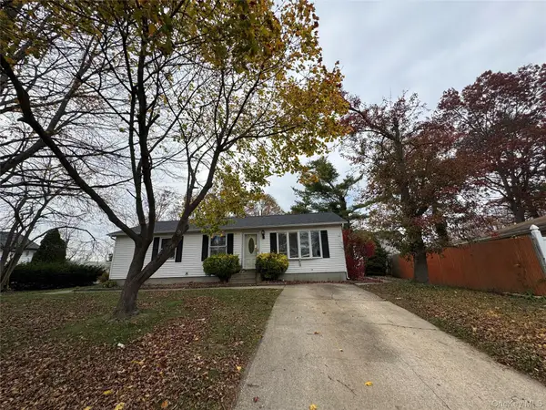 7 Kristin Court, Bay Shore, NY 11706