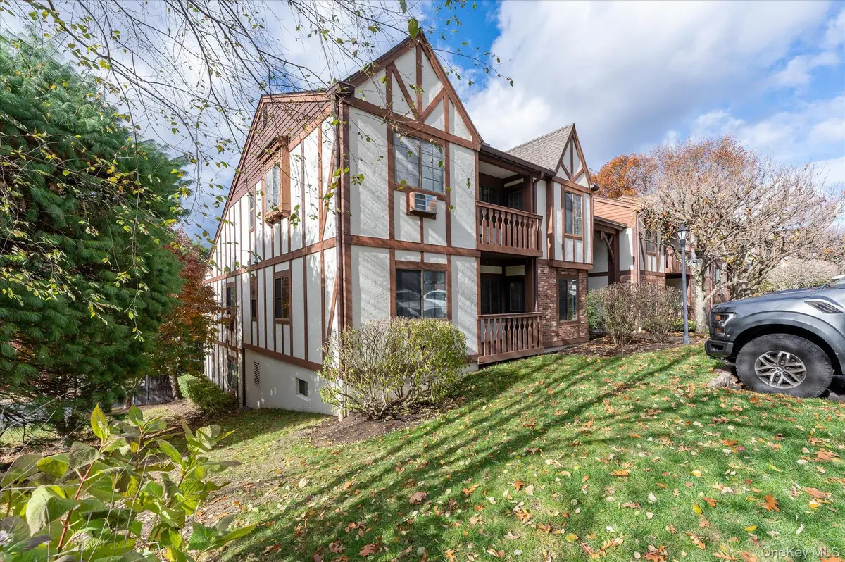 43 Foxwood Circle, Mount Kisco, NY 10549 - Image #1