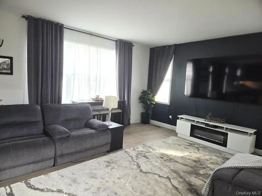 9 Lilac Lane, Ridge, NY 11961 - Image #3