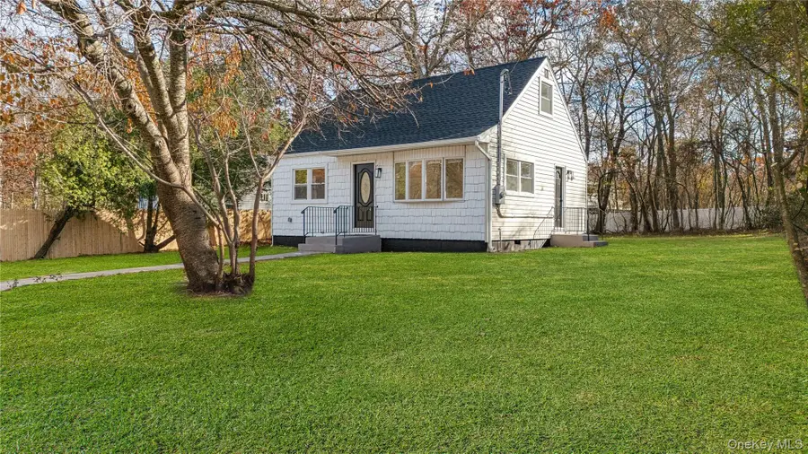 78 Carr Ln, Coram, NY 11727 - Image #3