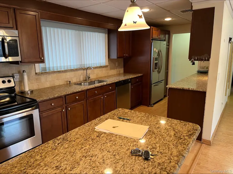 10 Pine Street N, Lake Grove, NY 11755 - Image #3