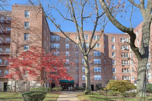 27-10 Parsons Boulevard #6H, Flushing, NY 11354