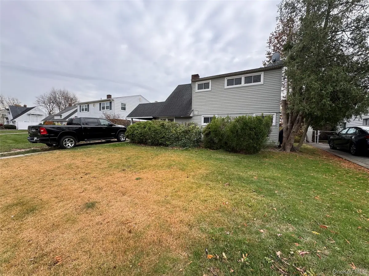 231 Blacksmith Road S, Levittown, NY 11756 - Image #1