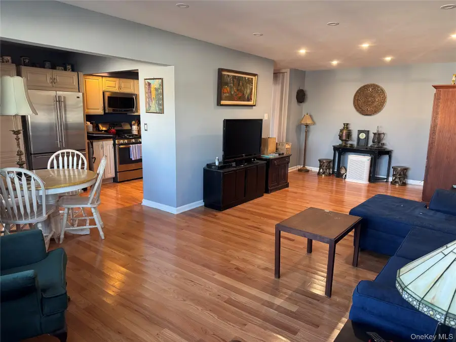 59 Hampton Place #20D, Freeport, NY 11520 - Image #3