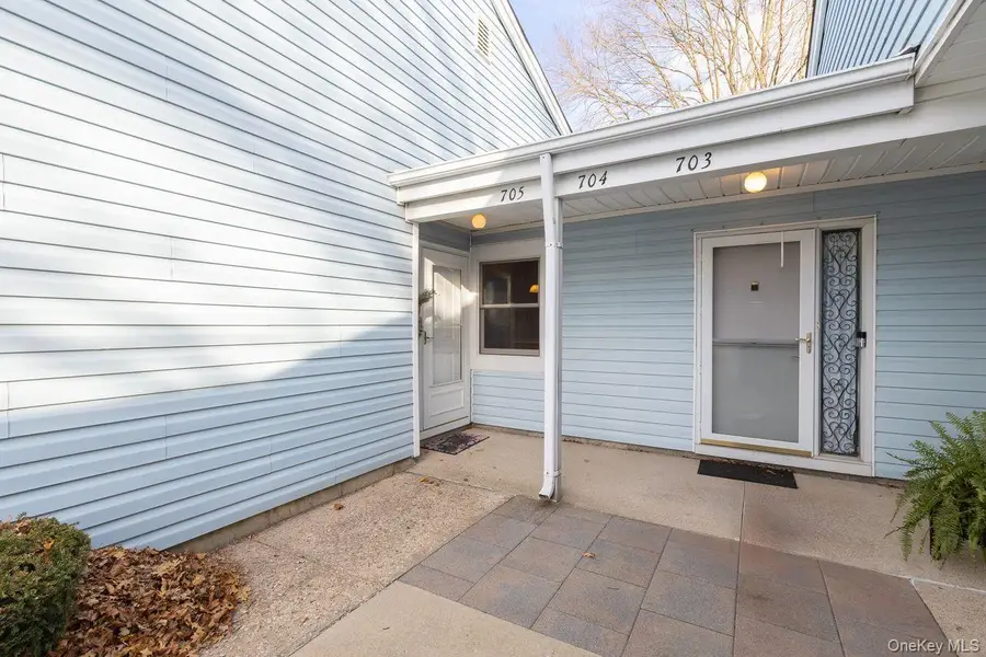 705 Cabot Court W, Saint James, NY 11780 - Image #2