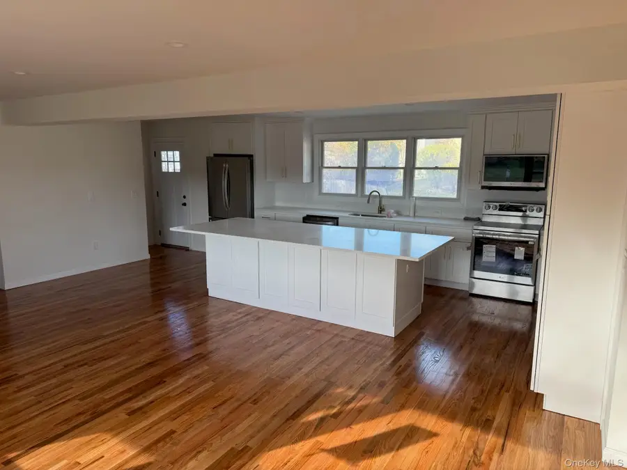 751 Centerwood Street, West Babylon, NY 11704 - Image #3