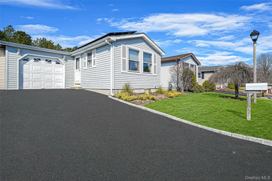 91 Village Circle W, Manorville, NY 11949 - Image #2