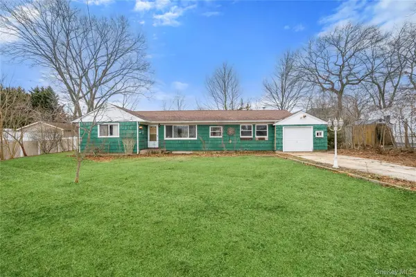 24 Avenue A, Holbrook, NY 11741