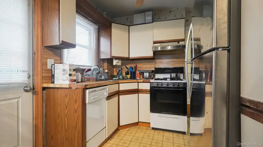 150 Pennsylvania Avenue, Roosevelt, NY 11575 - Image #3