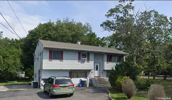 Address Withheld By Seller, Central Islip, NY 11722