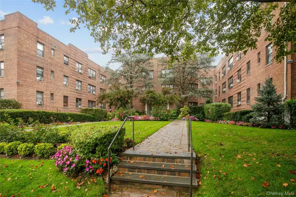 15 Canterbury Road #D6, Great Neck, NY 11021